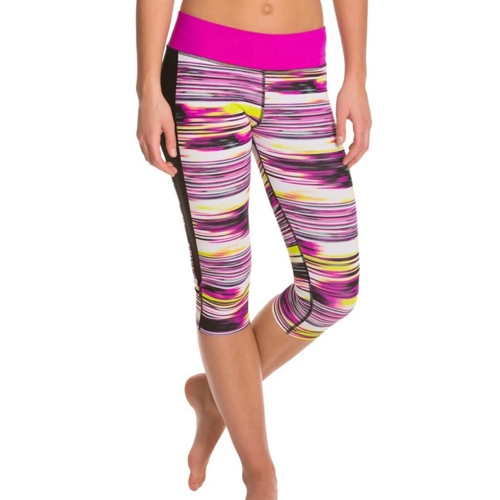 Nike Solar Wind Hydro Sz S Pink and Yellow Striped Women's Capris